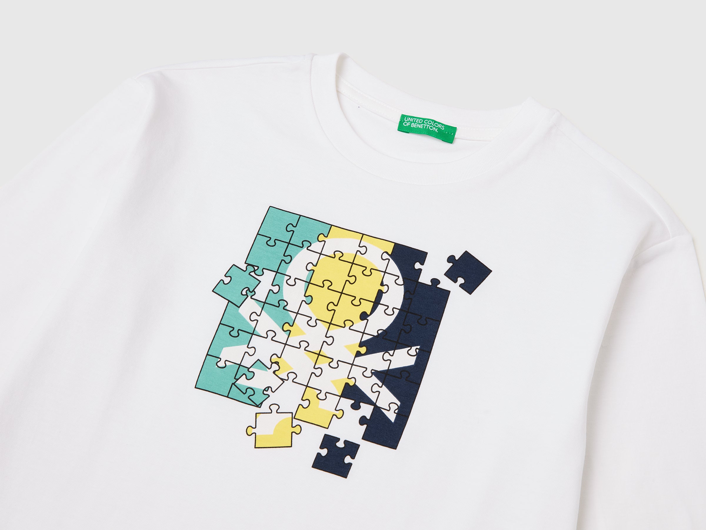 T-shirt com estampa logótipo em algodão orgânico - ucb_image_DS1