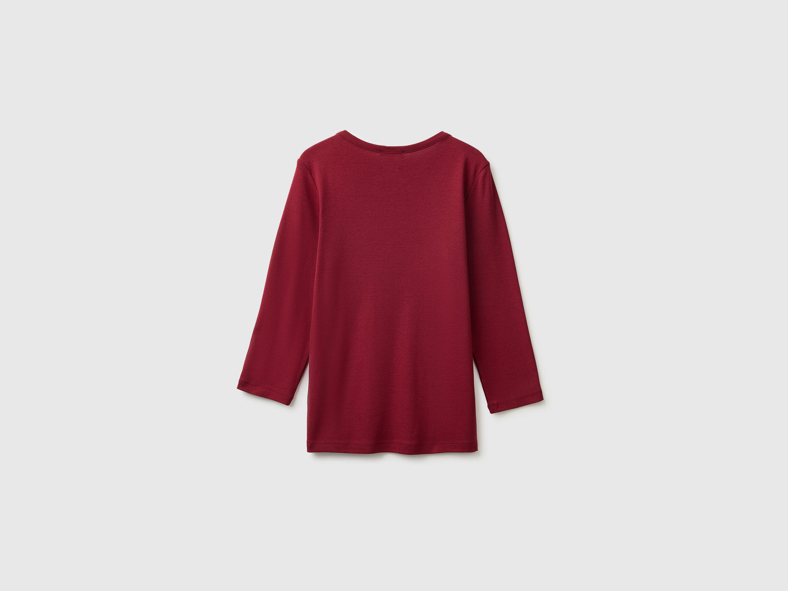 T-shirt slim fit com decote à barco - ucb_image_BS