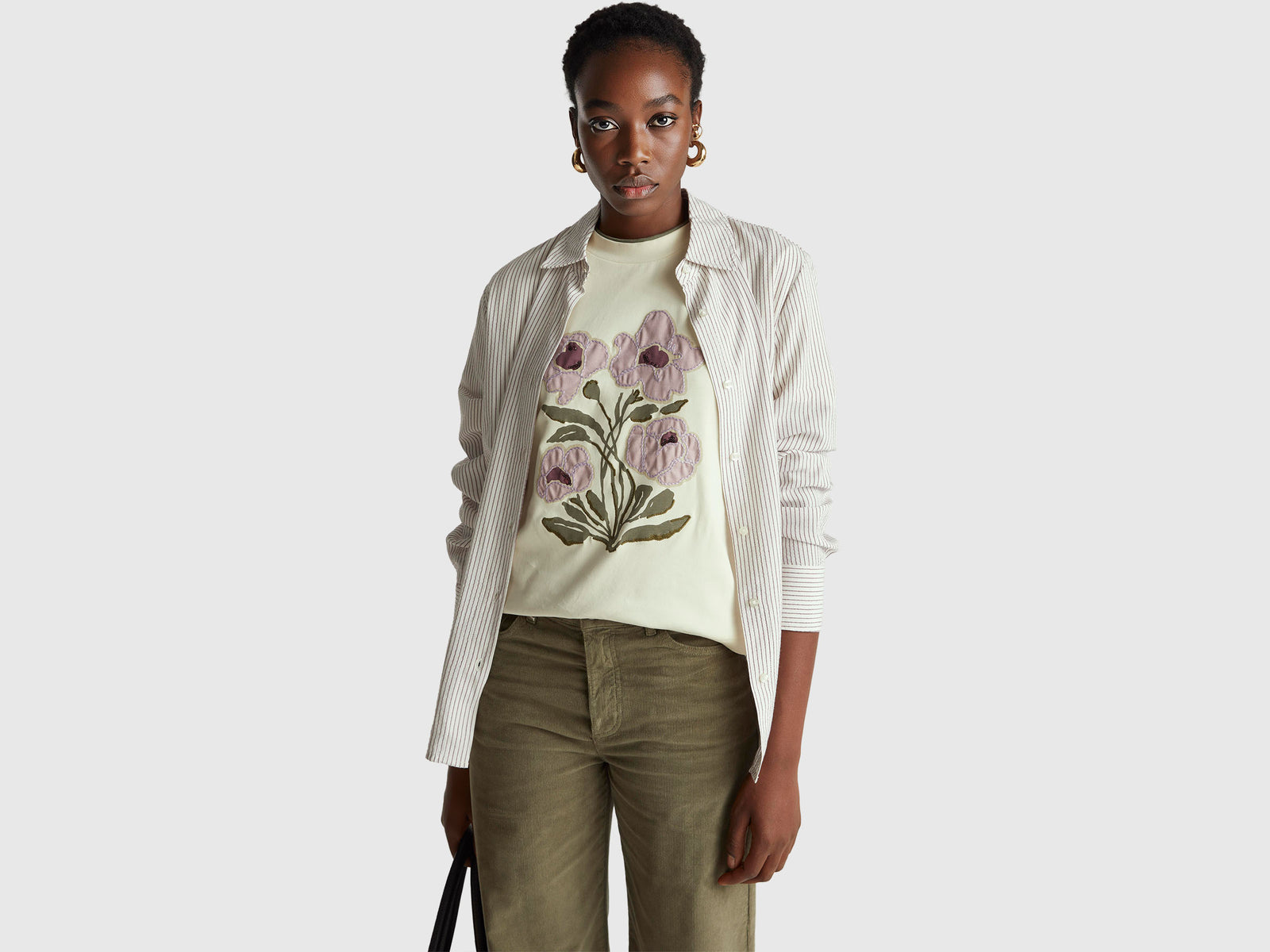 T-shirt com estampa e bordado - ucb_image_F