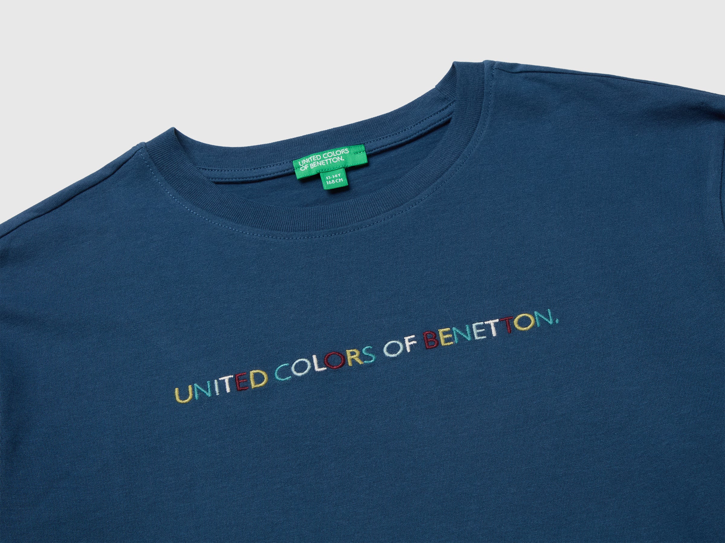 T-shirt com estampa e bordado - ucb_image_DS1