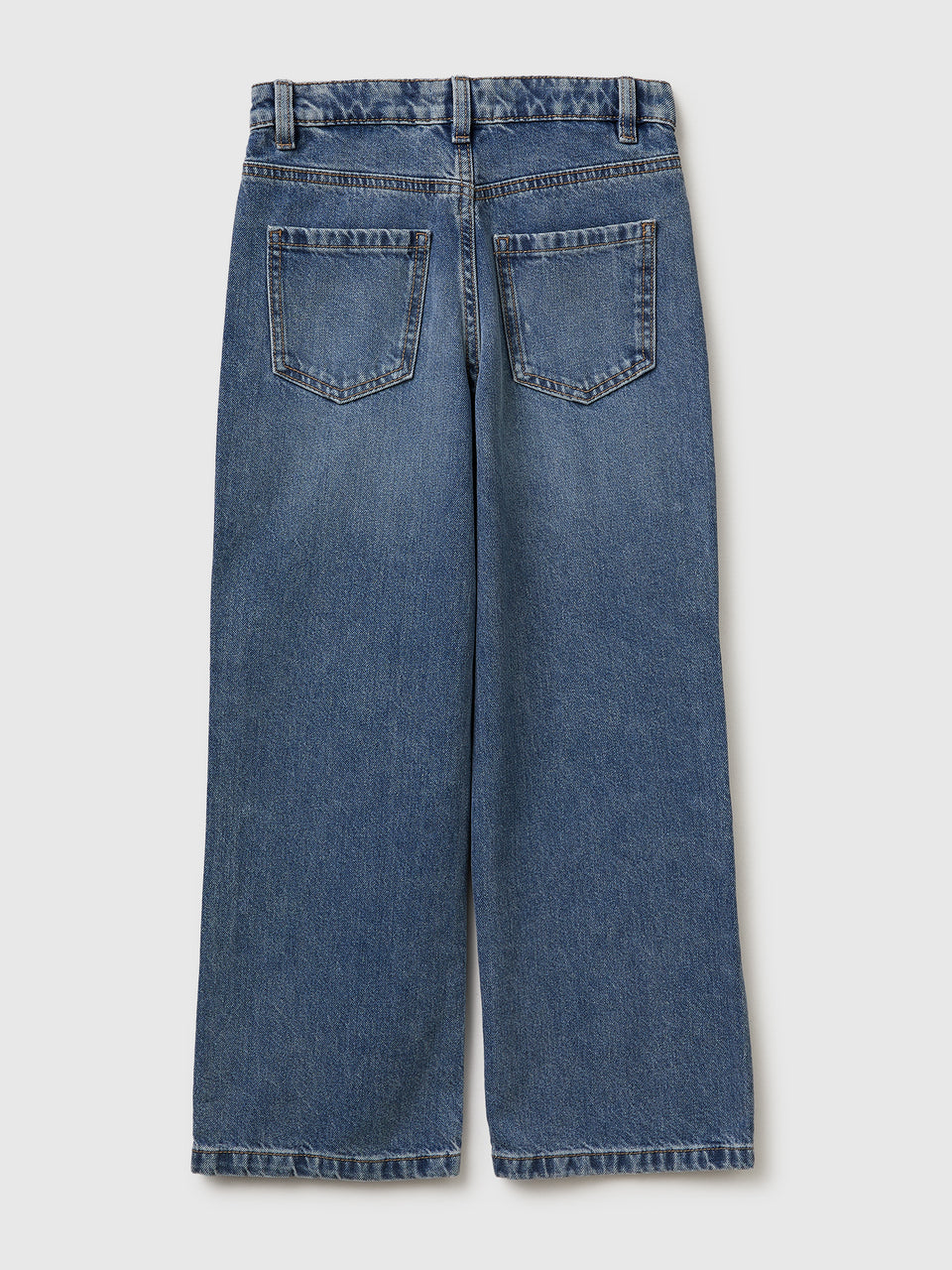 Jeans straight com ilhoses - ucb_image_BS