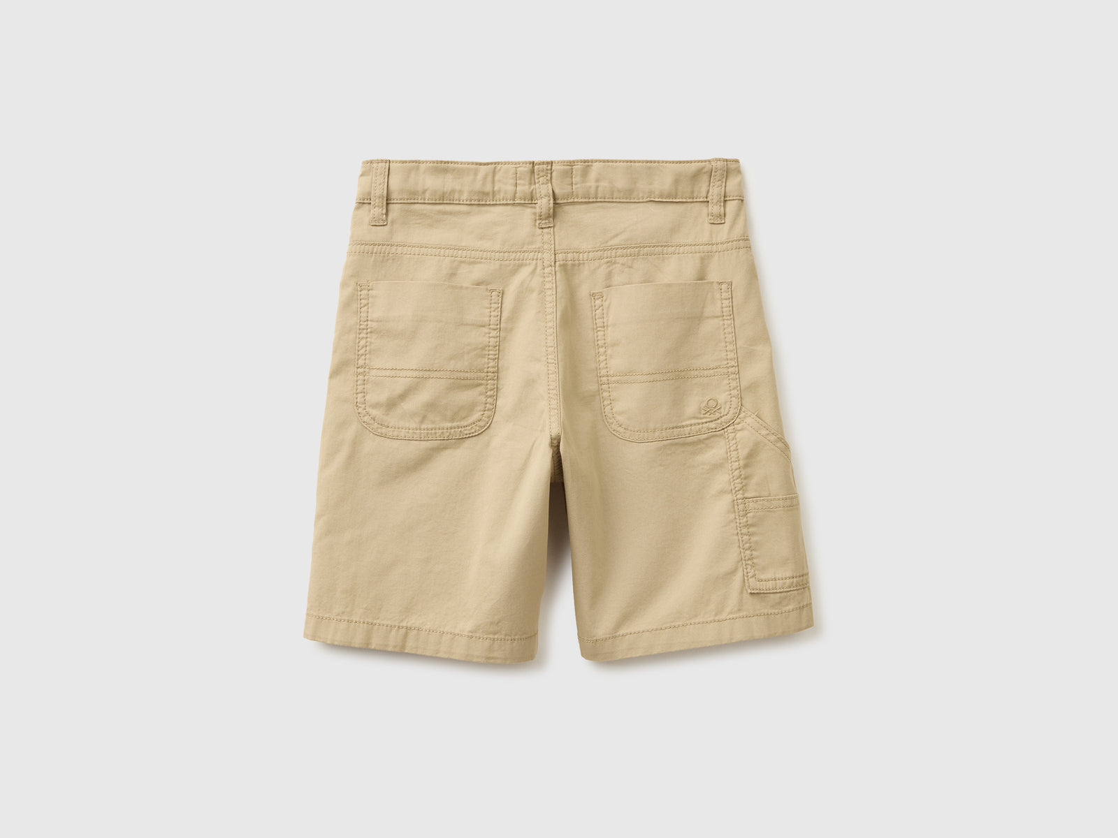 Lightweight Bermuda shorts with pockets - ucb_image_BS