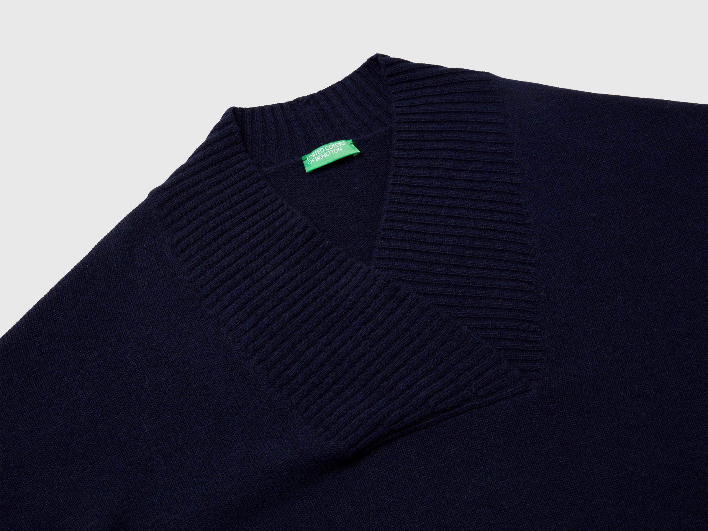 Camisola boxy fit com decote em V - ucb_image_DS1
