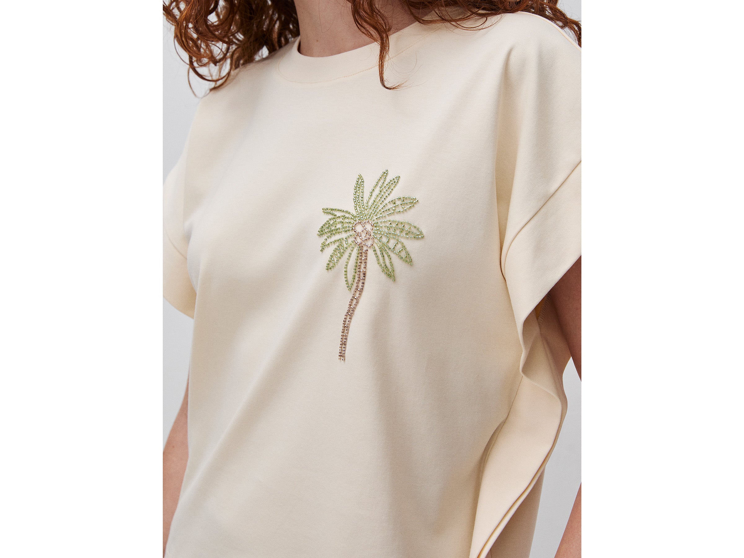 T-shirt com bordado - ucb_image_FY