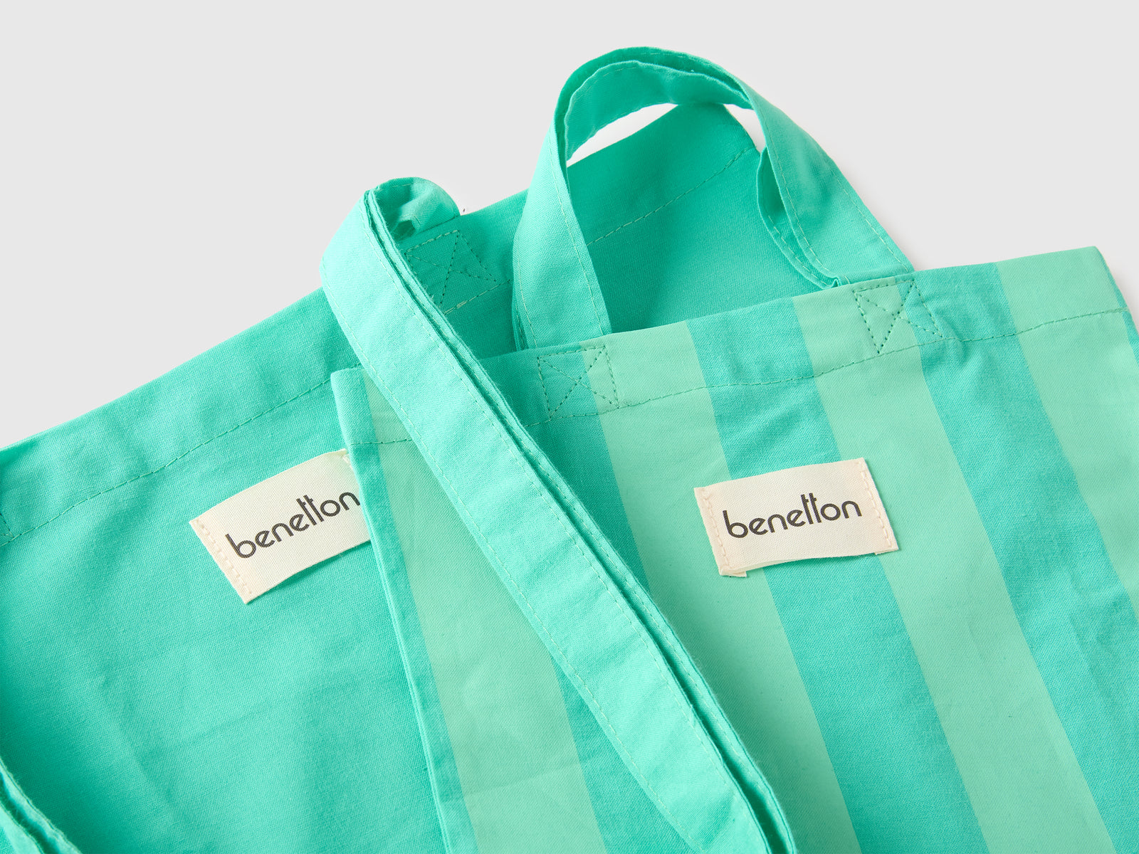 Duas bolsas em lona verde - ucb_image_DS1