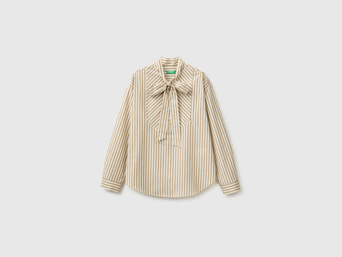 Camisa às riscas com um laço ao pescoço - ucb_image_FS