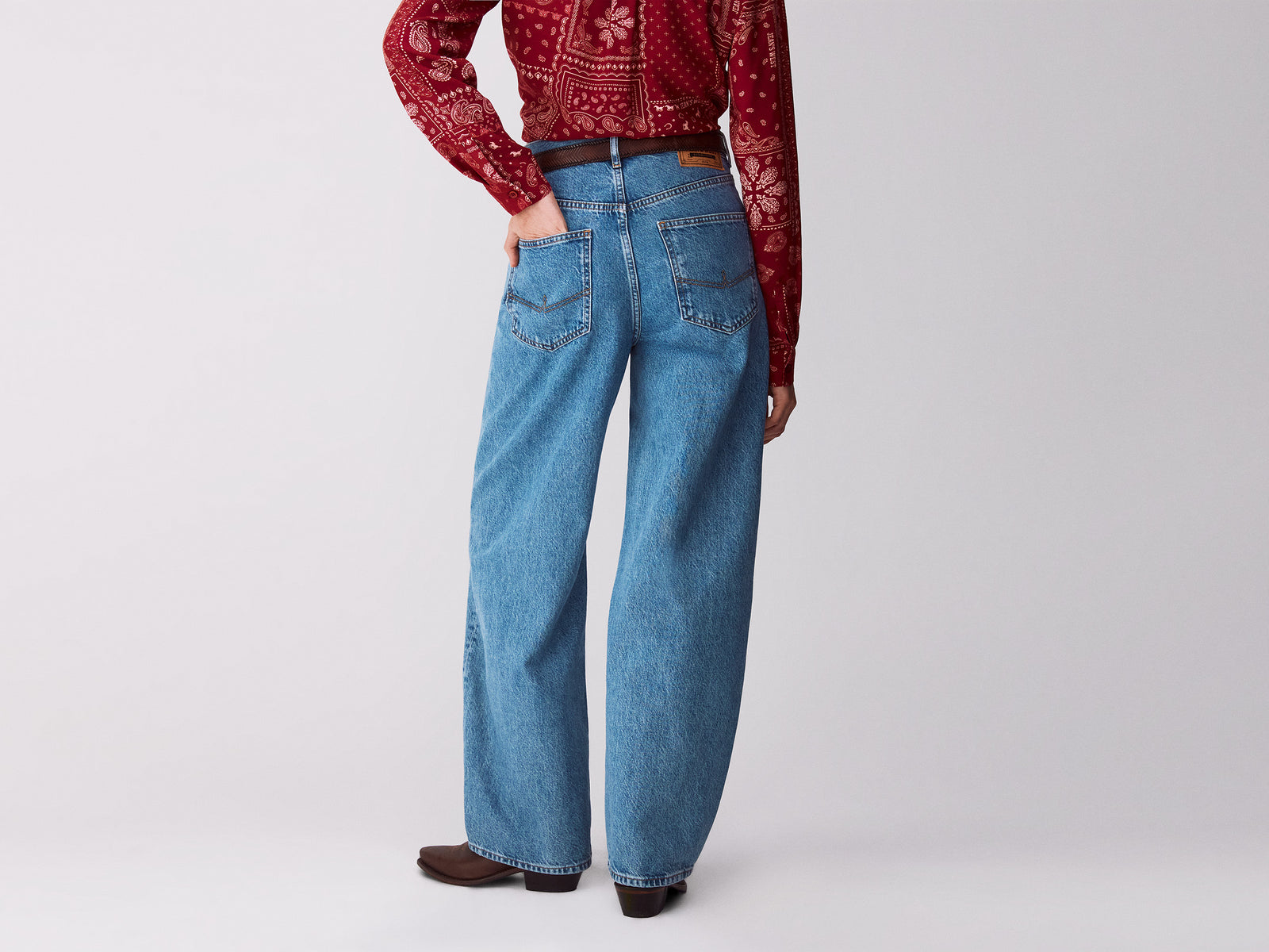 Wide-fit light wash jeans