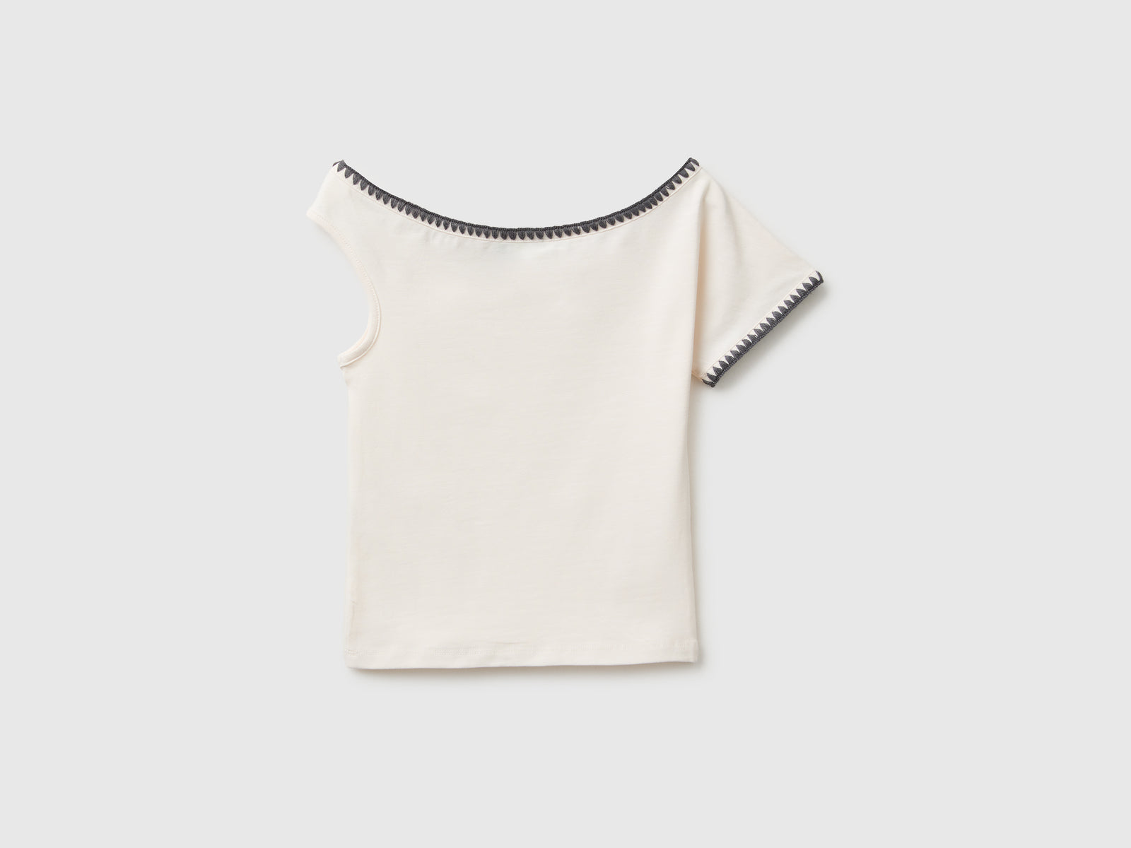 Asymmetrical top - ucb_image_BS