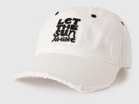 Baseball cap with 3D application - ucb_image_DS1