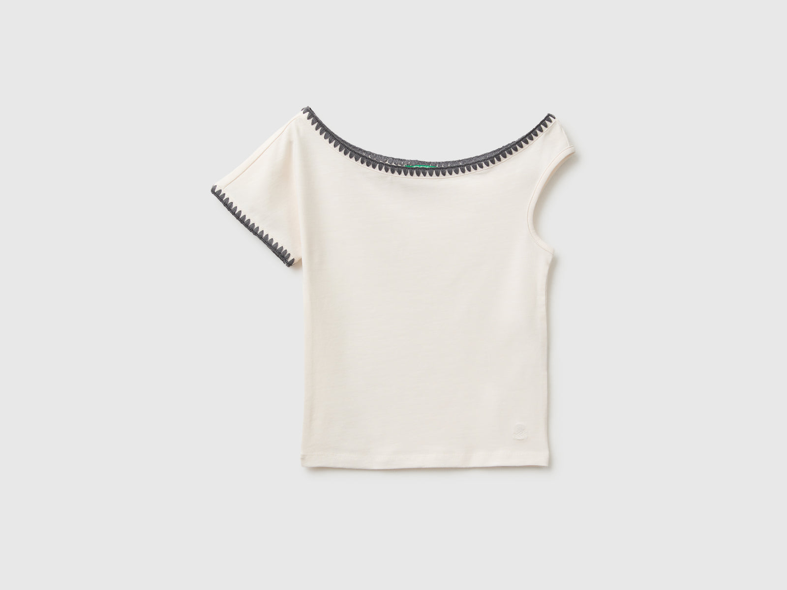 Asymmetrical top - ucb_image_FS