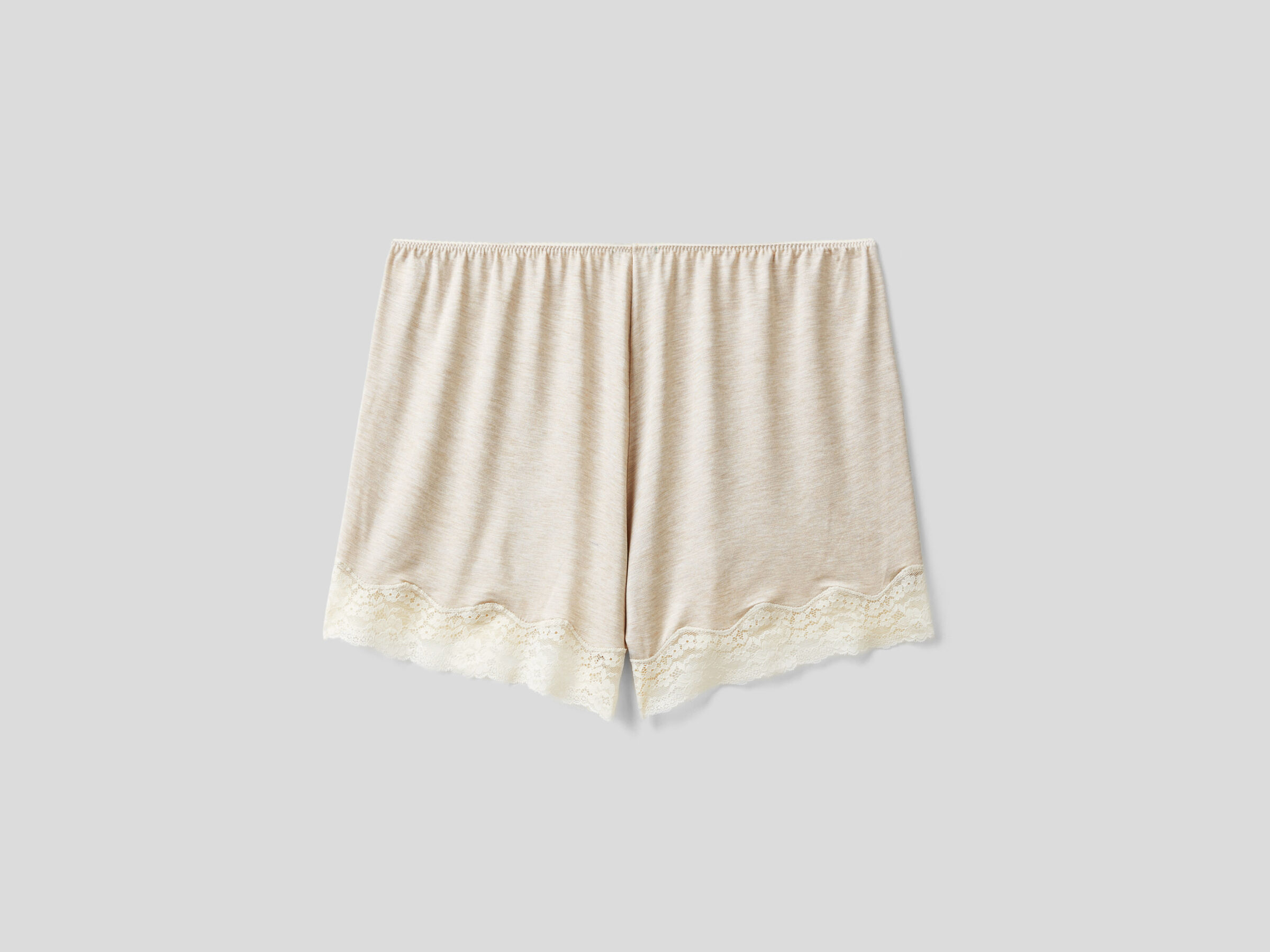 Flowy shorts with lace image number 5