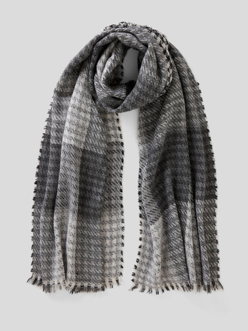 Scarf with double pattern image number 1