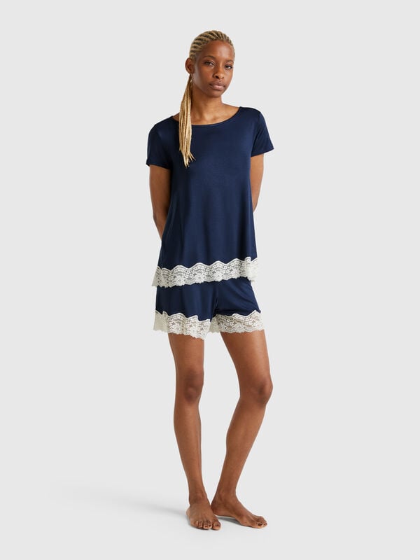Flowy shorts with lace Women
