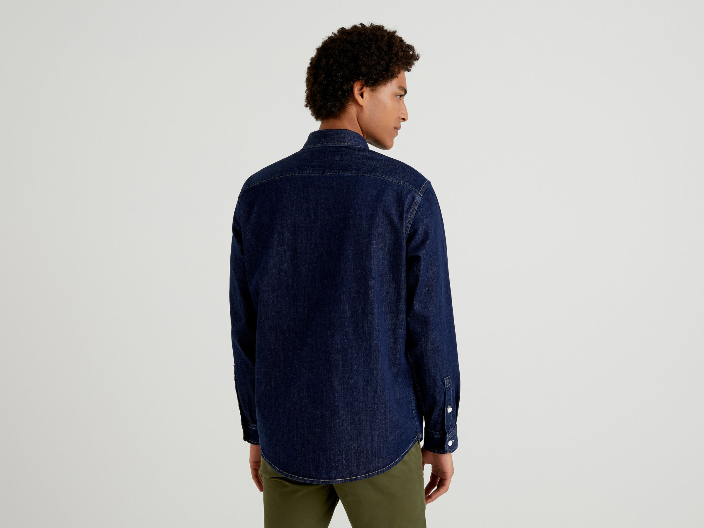 Denim shirt with pockets image number 2