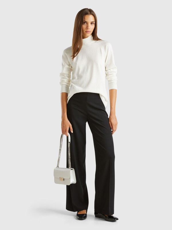 Flowy high-waisted trousers Women