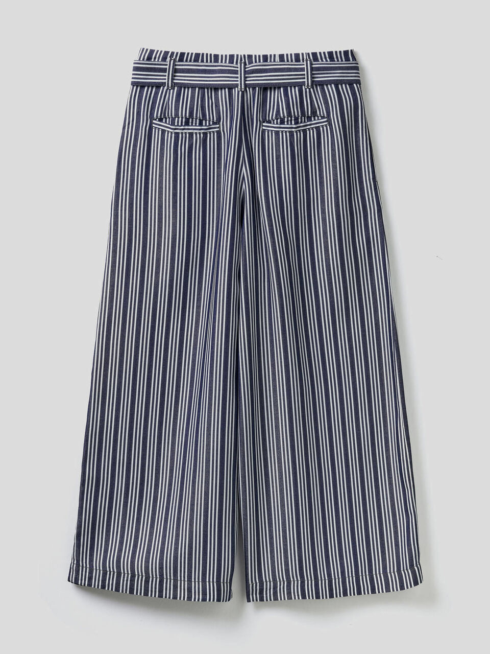 Wide trousers with belt Women image number 2