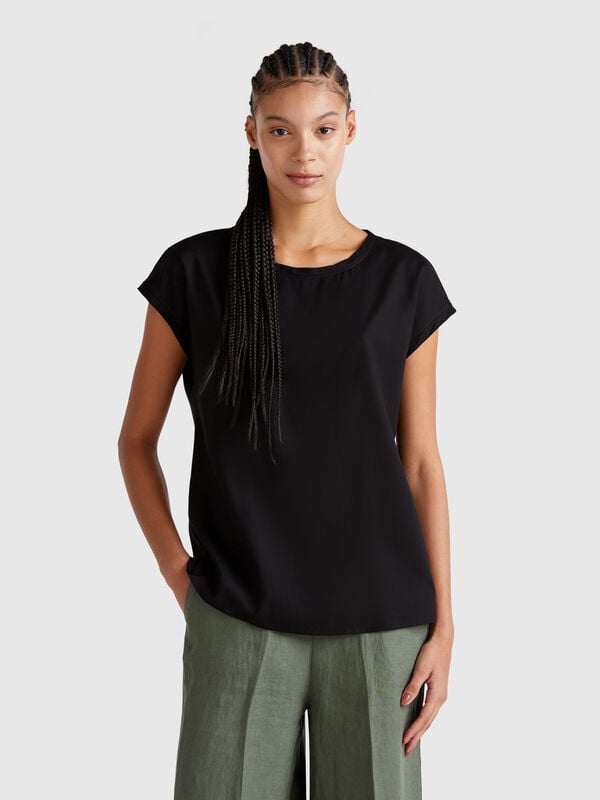 	Flowy blouse Women
