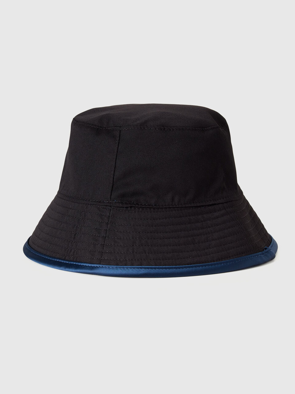 HAT Women image number null