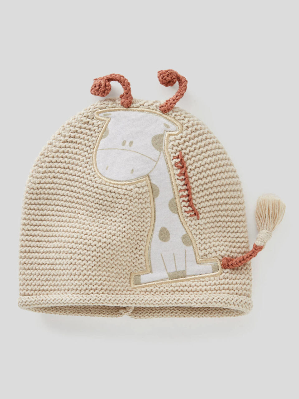 Tricot hat with applique image number 1