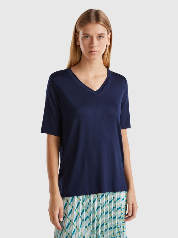 V-neck t-shirt in stretch viscose Women