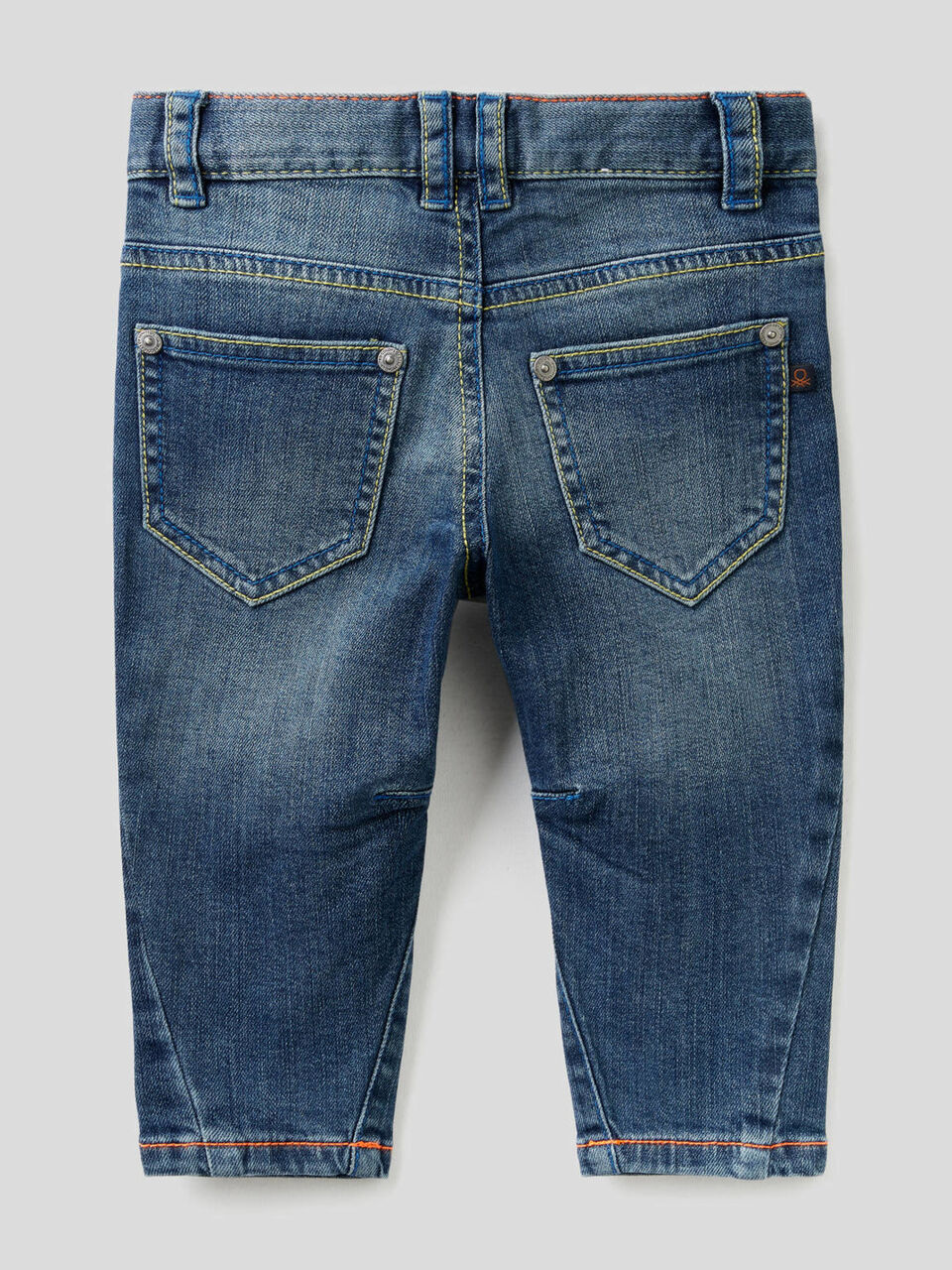 Carrot fit jeans with neon seams image number 2