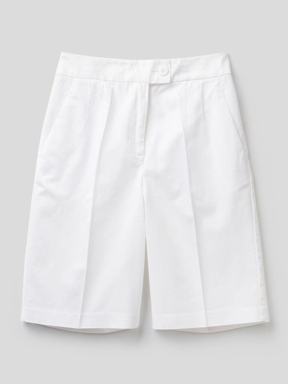 Bermudas with pleats image number 1