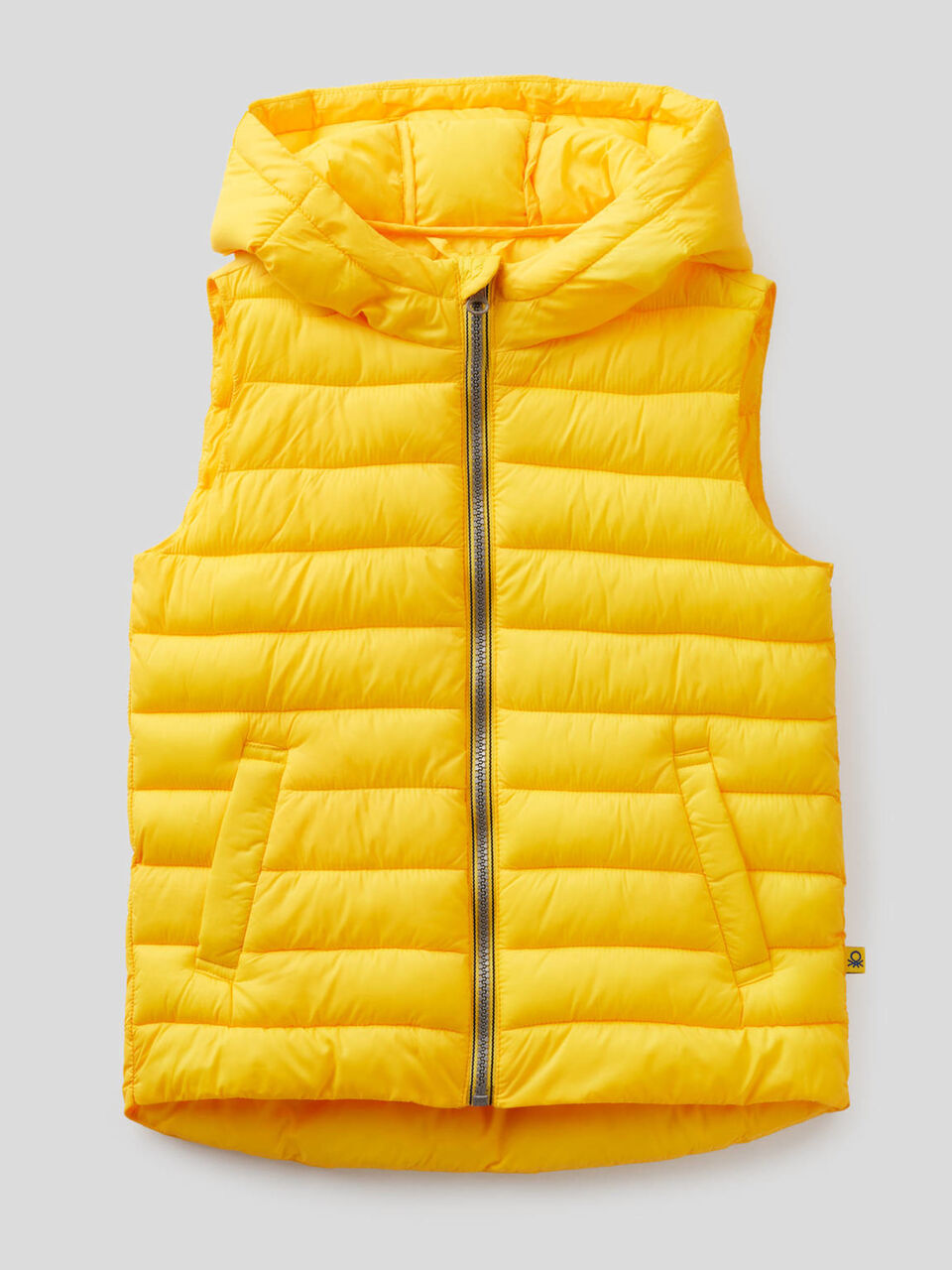 Sleeveless jacket with hood image number 1