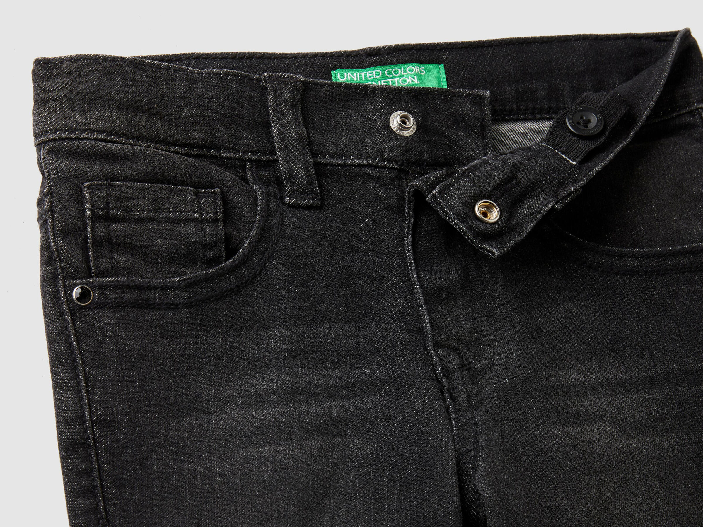 High-waisted jeans image number null