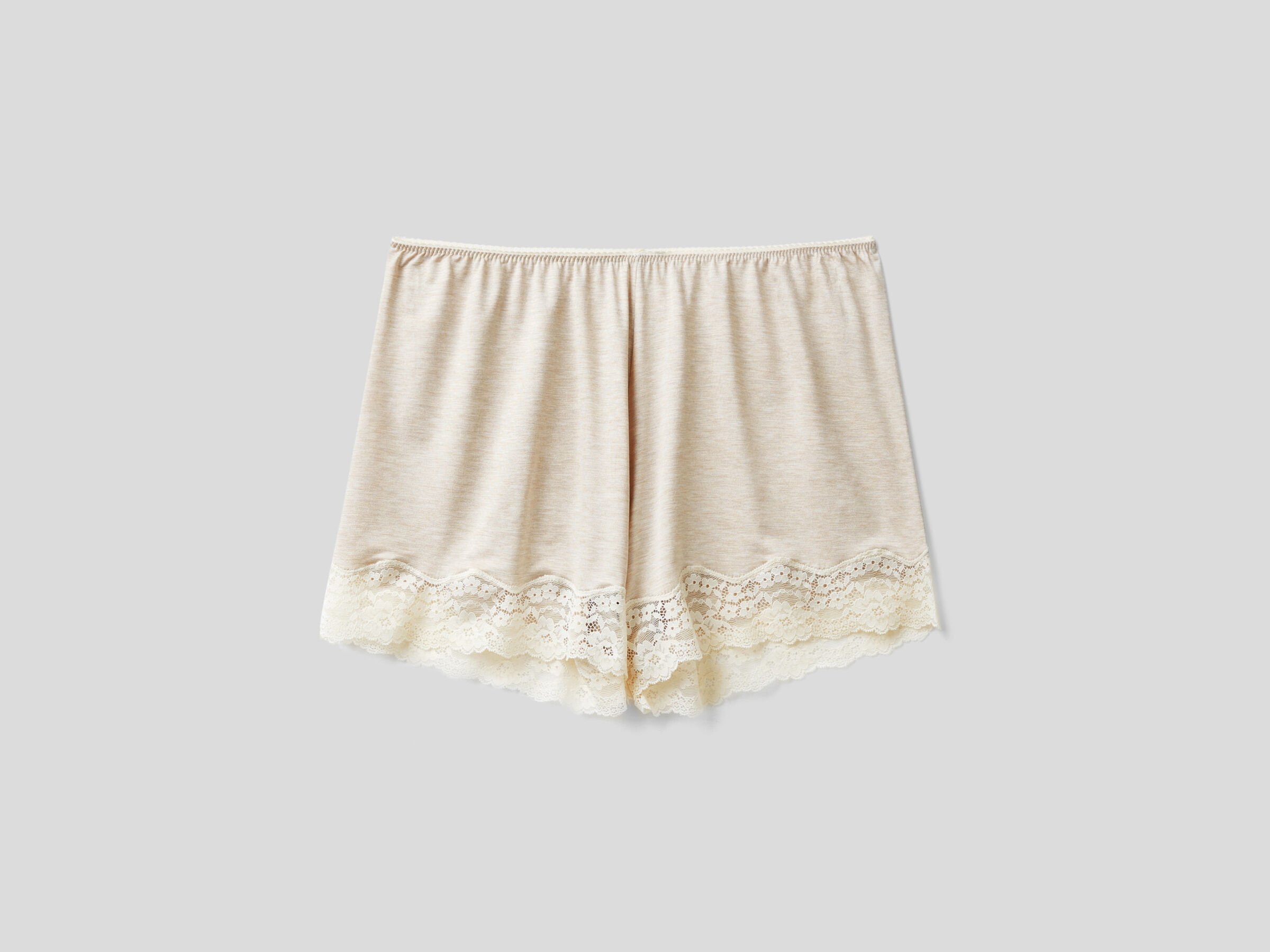 Flowy shorts with lace image number 4