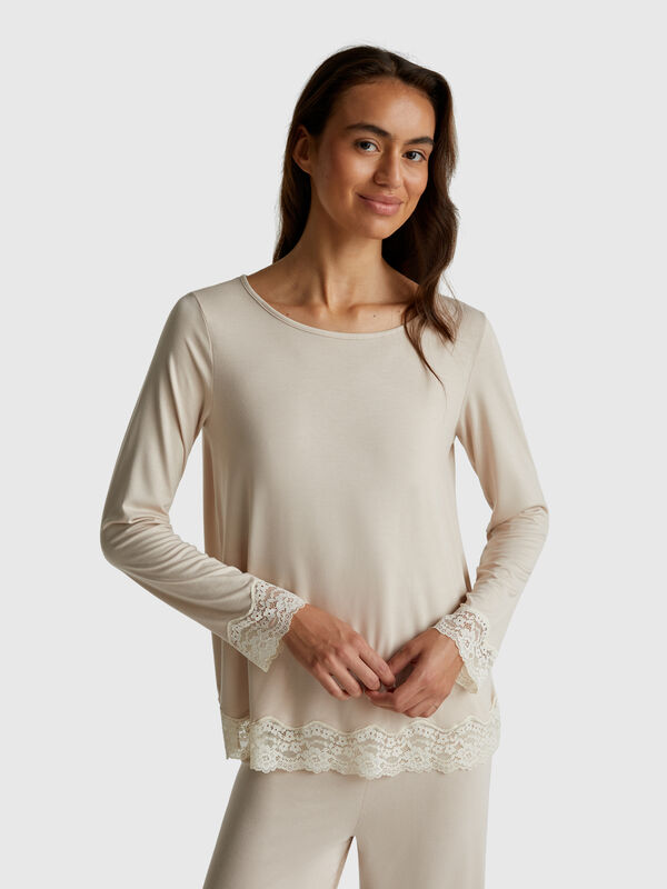 Flowy top with lace Women