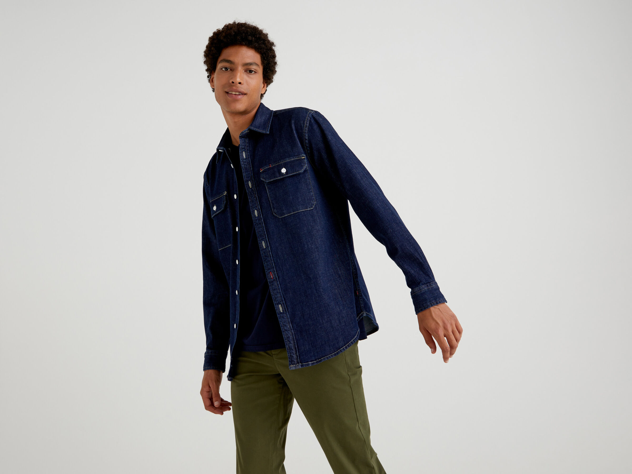 Denim shirt with pockets image number 3