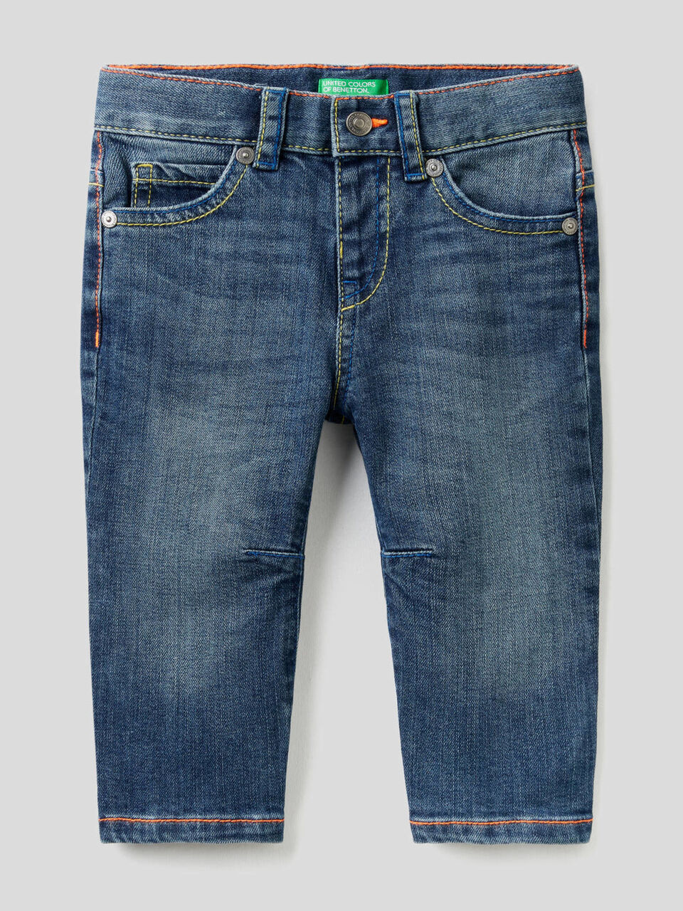 Carrot fit jeans with neon seams image number 1