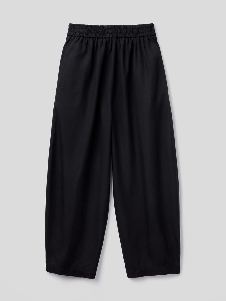 Flowy trousers with creases image number 2