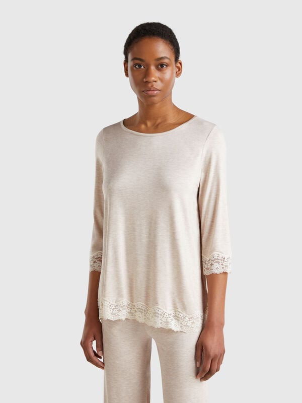 Flowy top with lace details Women