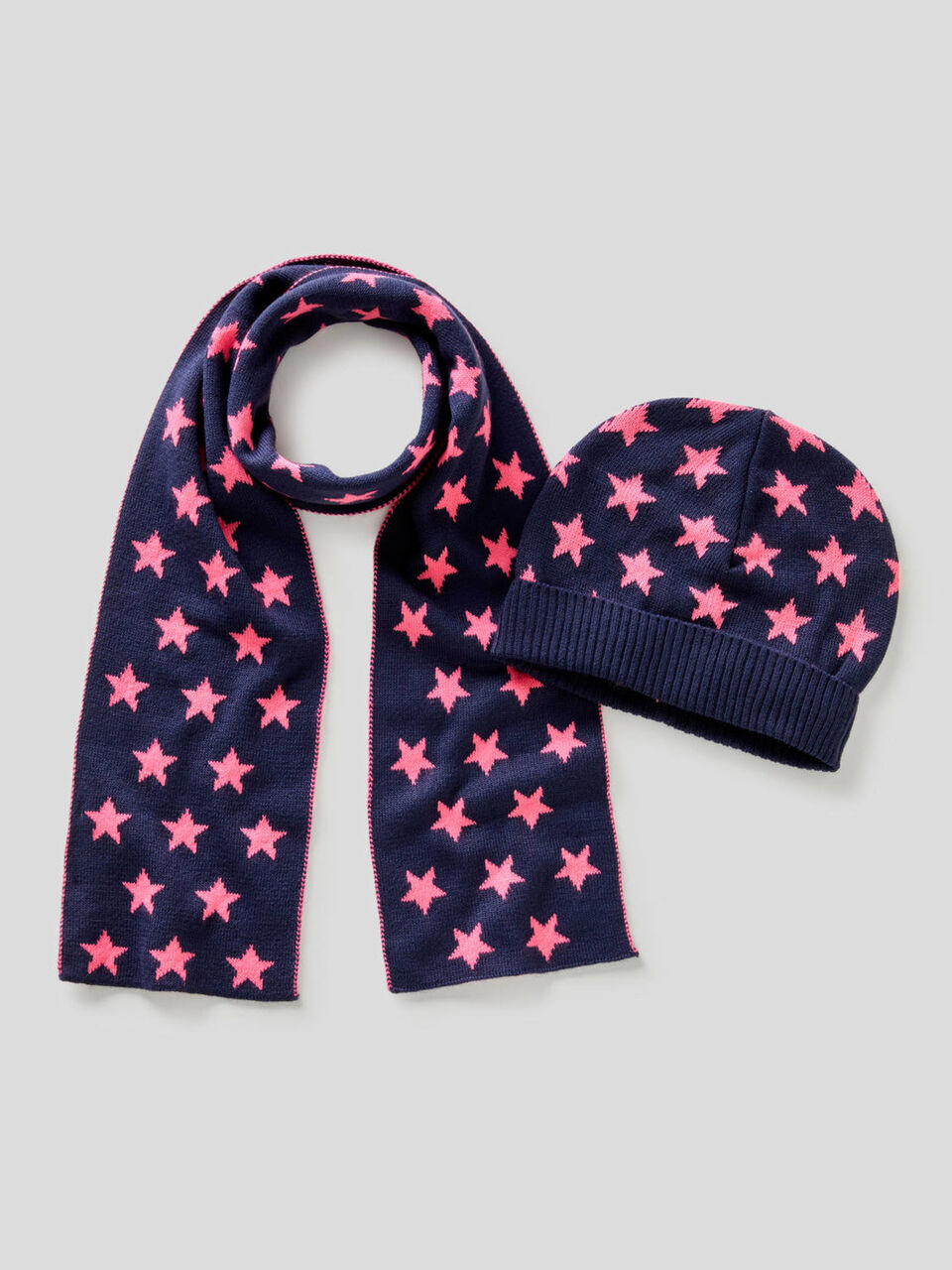Hat and patterned scarf set image number 1