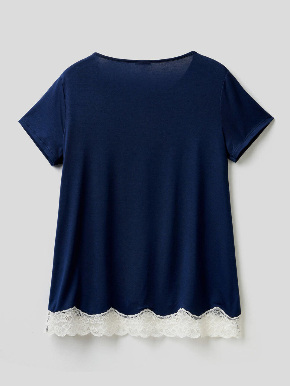Short sleeve t-shirt with lace image number 2