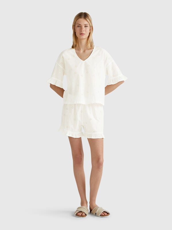 Pyjamas with embroidered flowers Women
