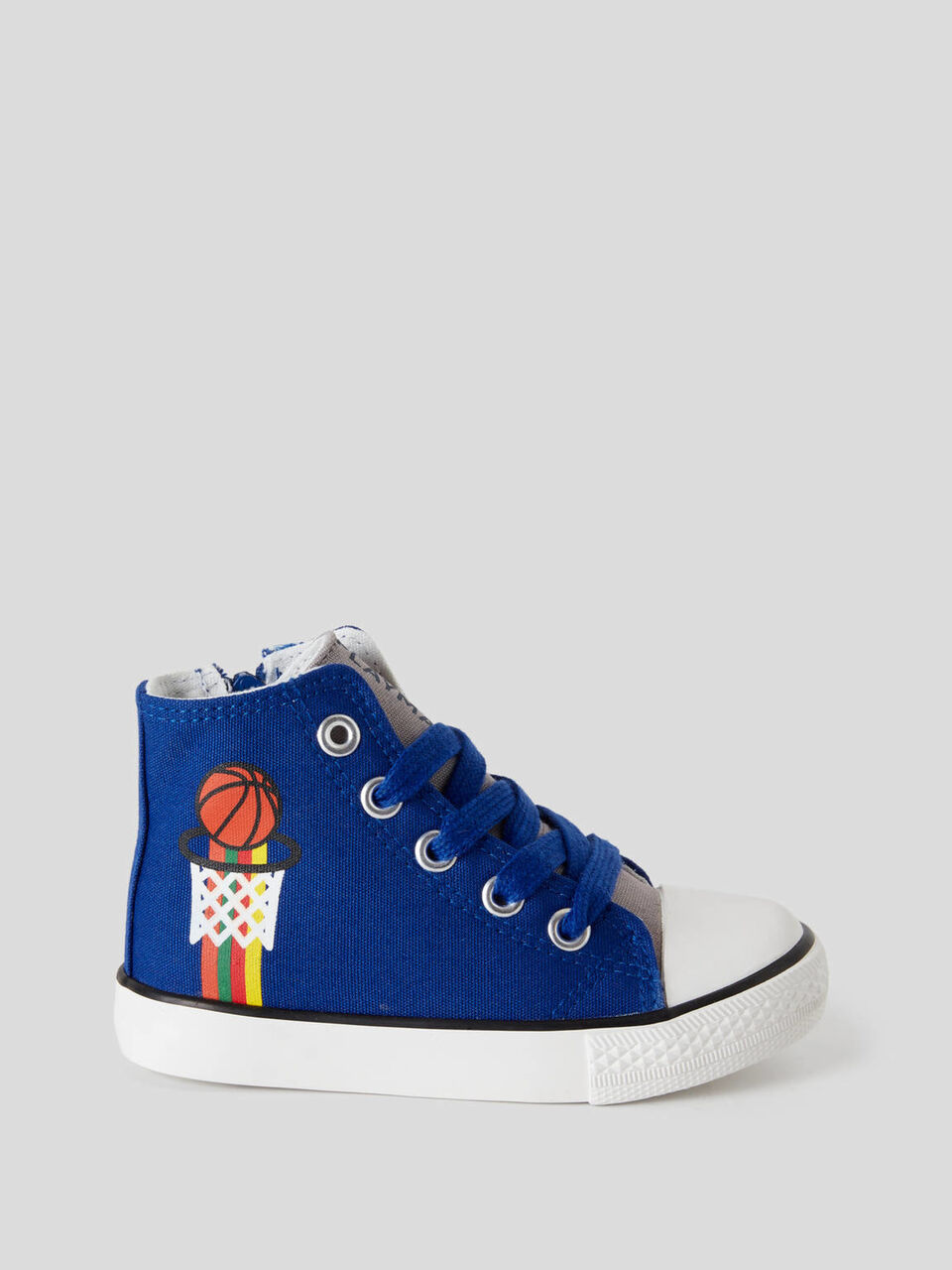 High-top sneakers with laces image number 1