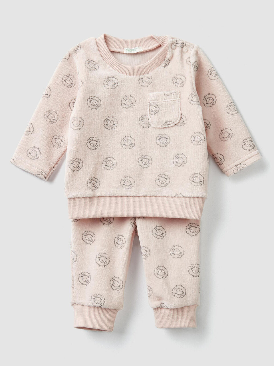 Pyjamas in patterned chenille image number 1