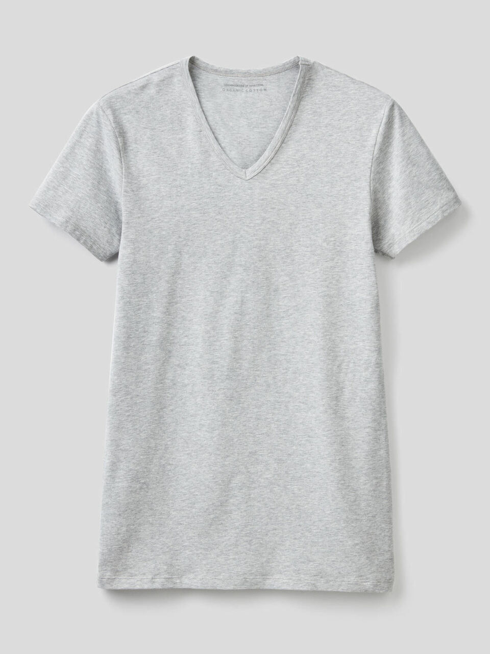 Basic t-shirt with V-neck image number 1