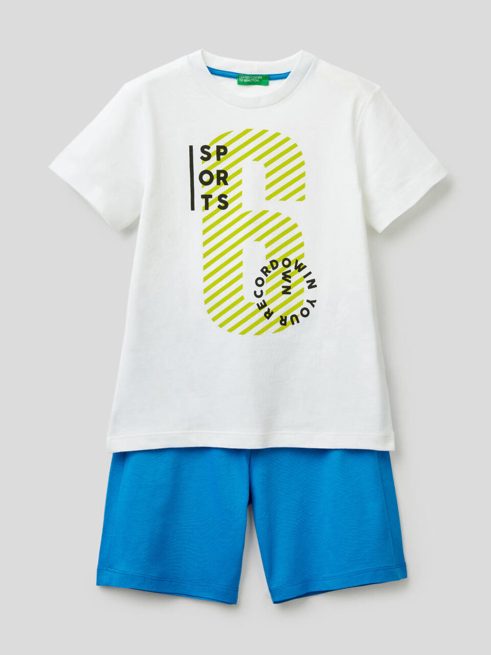 T-shirt and bermudas set image number 1