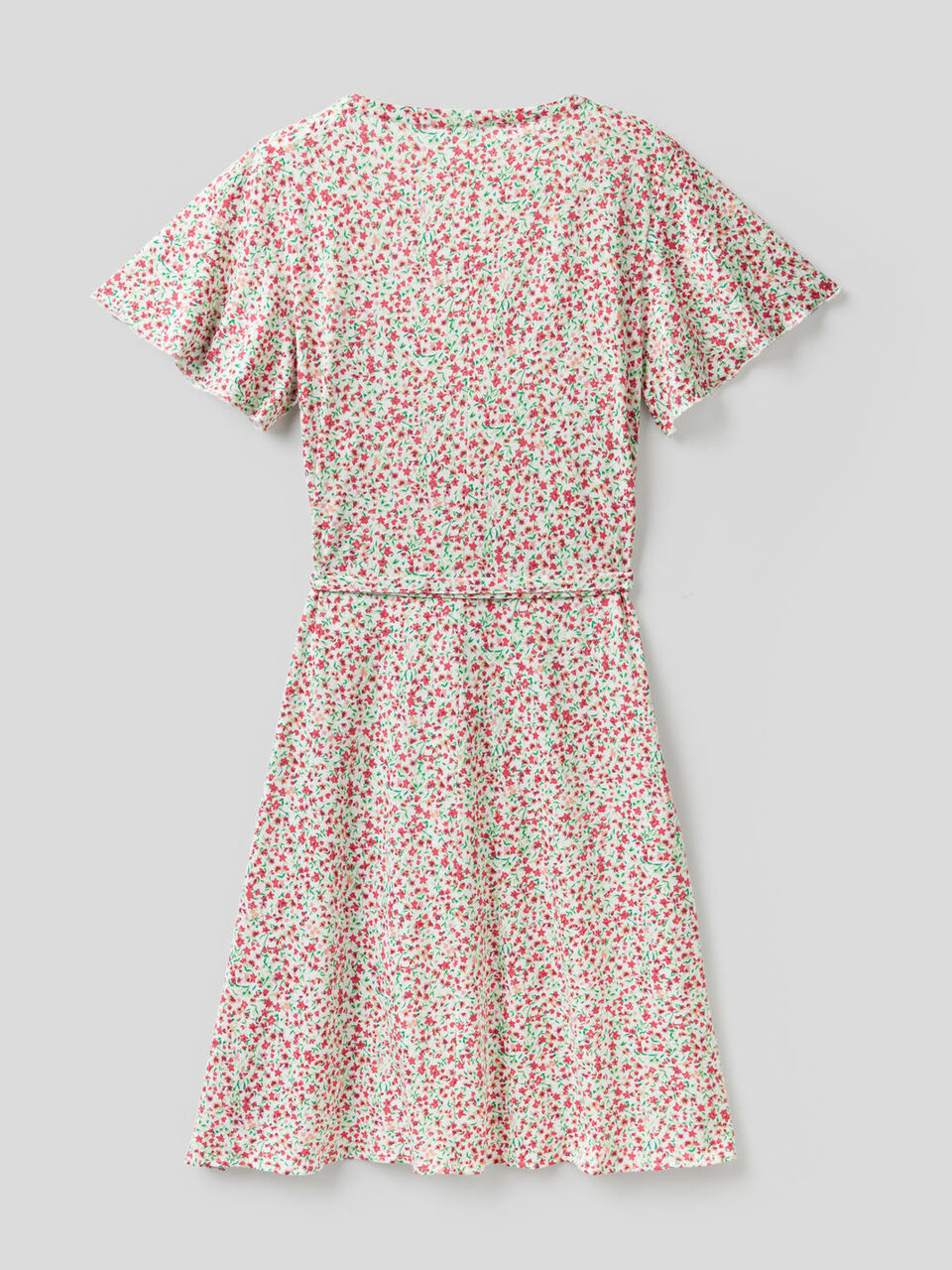 Beach cover-up dress with flowers image number 2