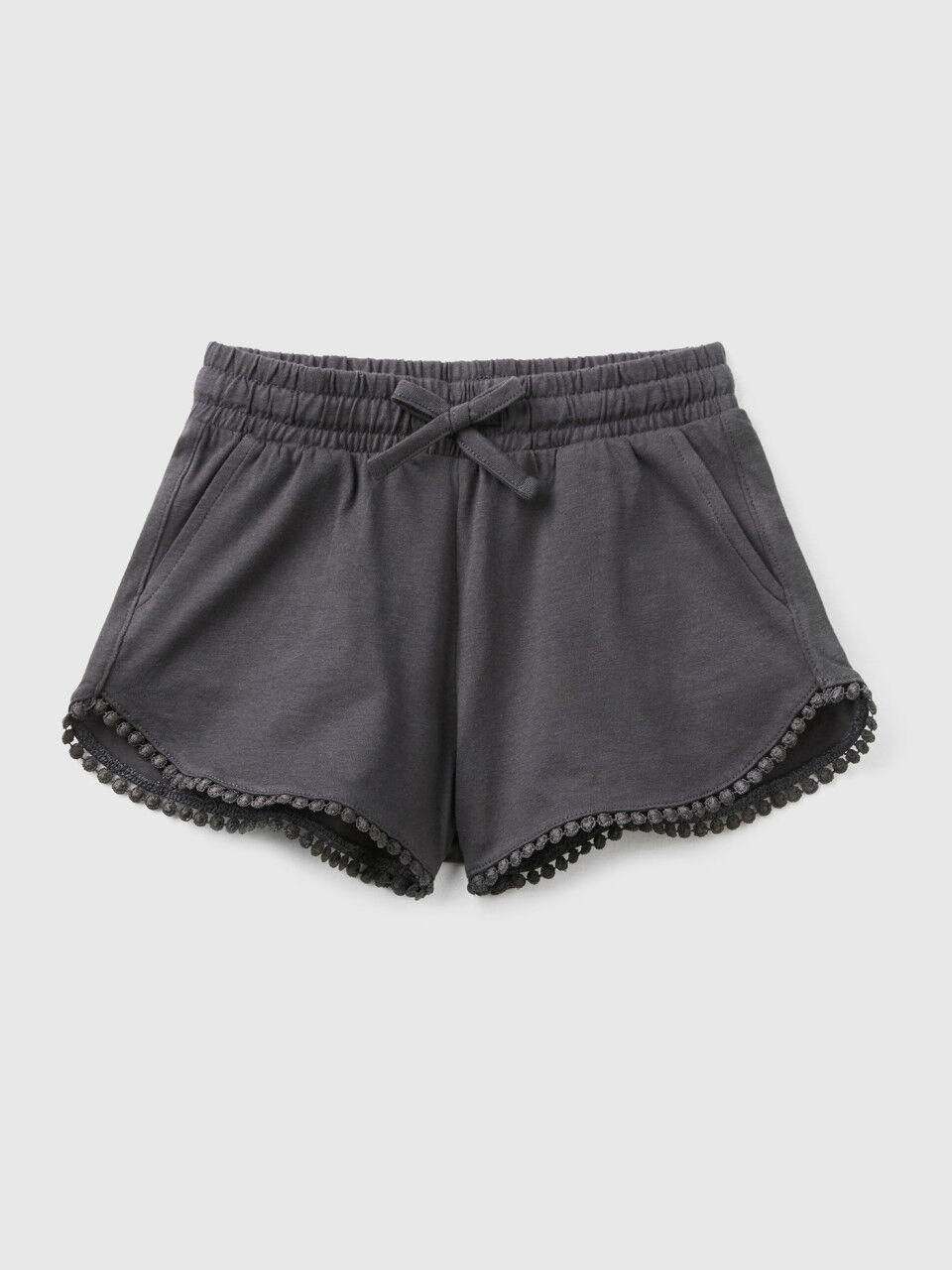 Shorts with drawstring