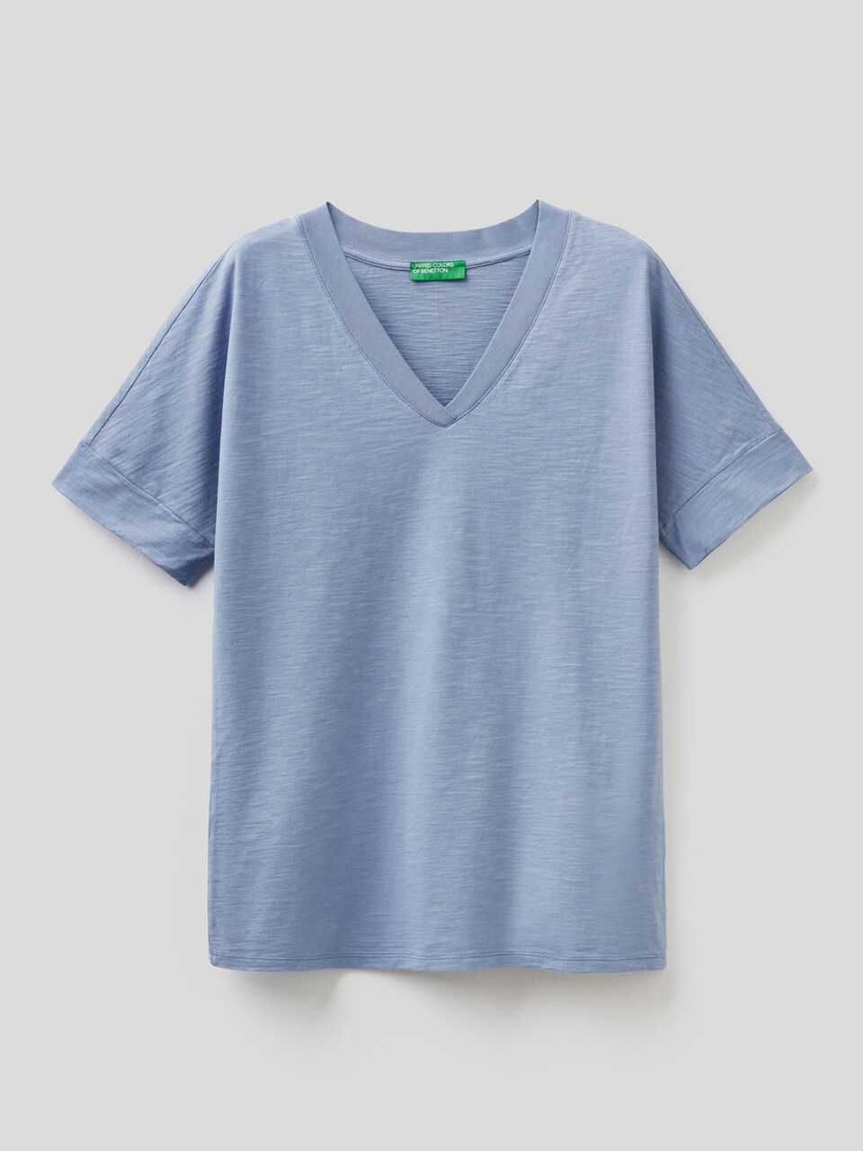 100% cotton t-shirt with V-neck image number 1