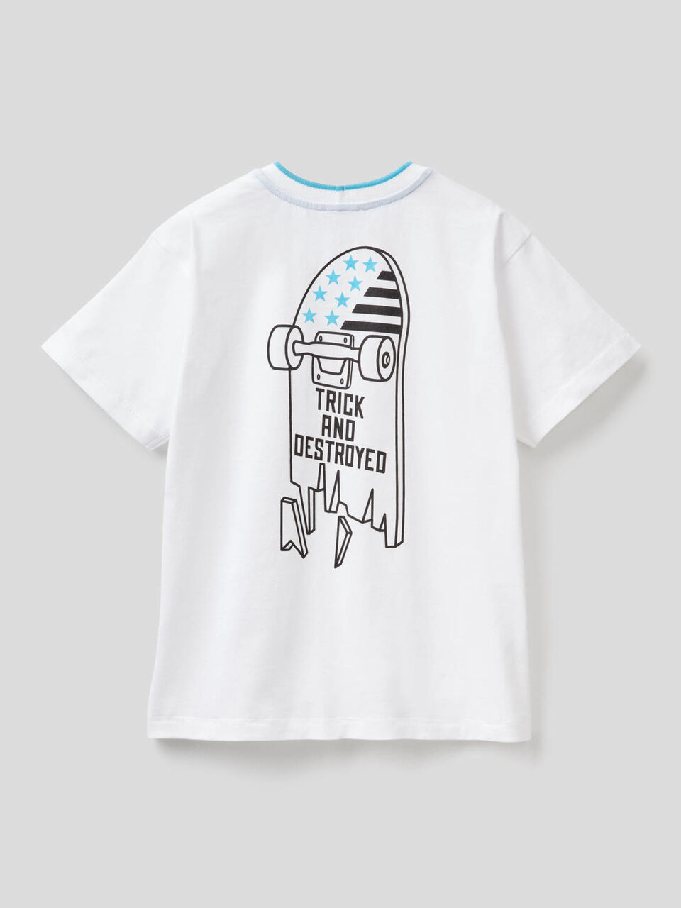 T-shirt with pocket image number 2