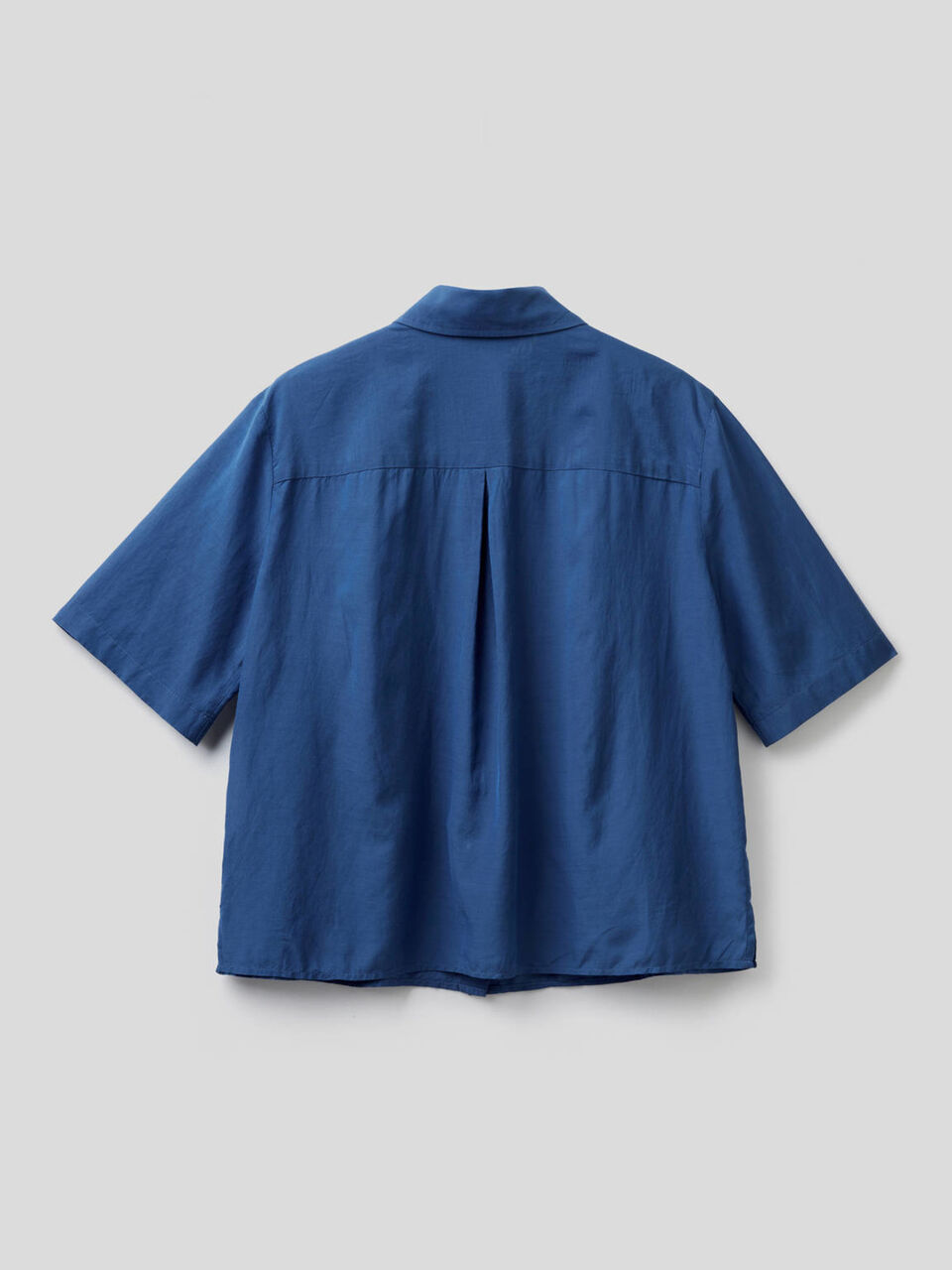Light short sleeve shirt image number 2