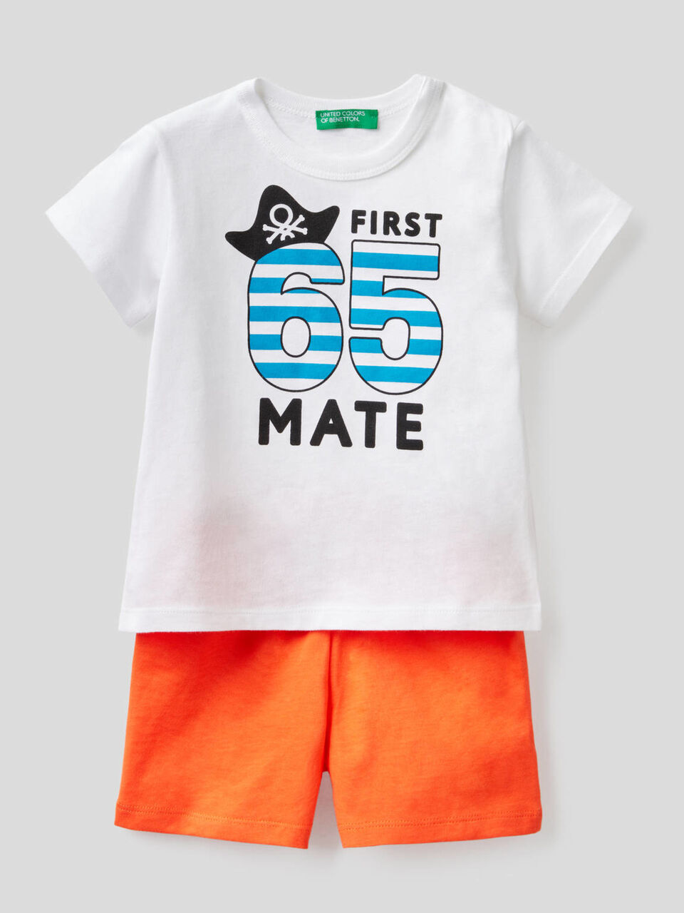 T-shirt and shorts set image number 1