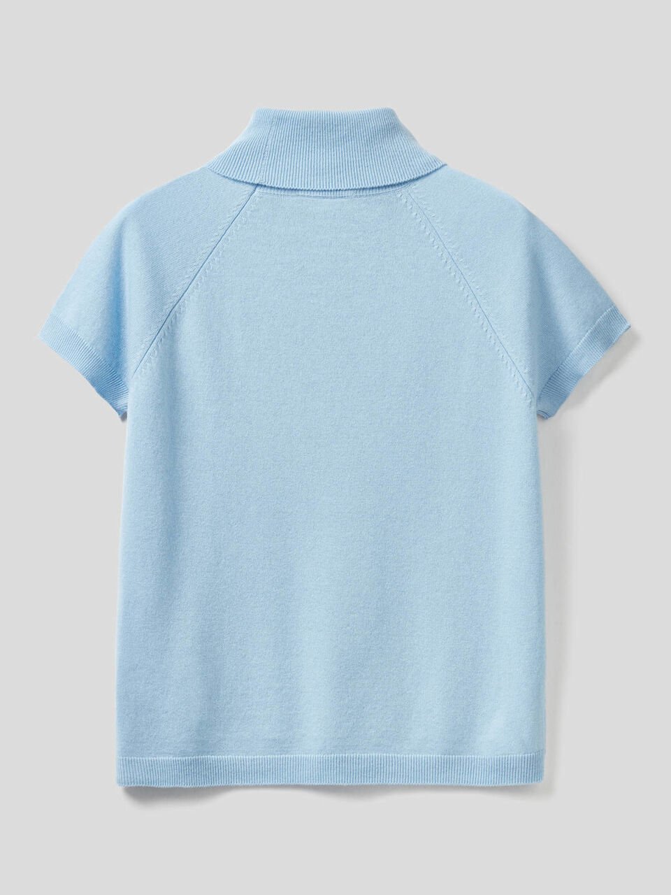 Light blue turtleneck with short sleeves in cashmere and wool blend