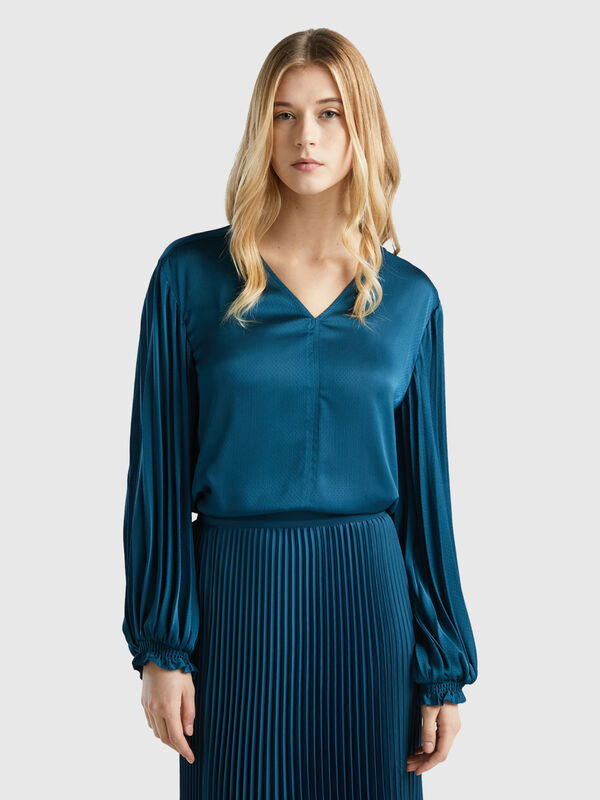 Blouse with long pleated sleeves Women