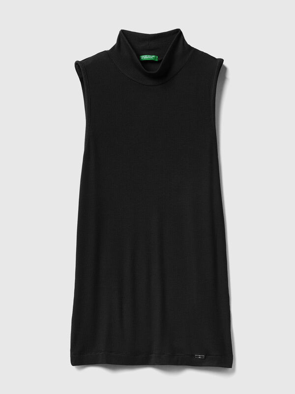 Sleeveless t-shirt with high neck Women